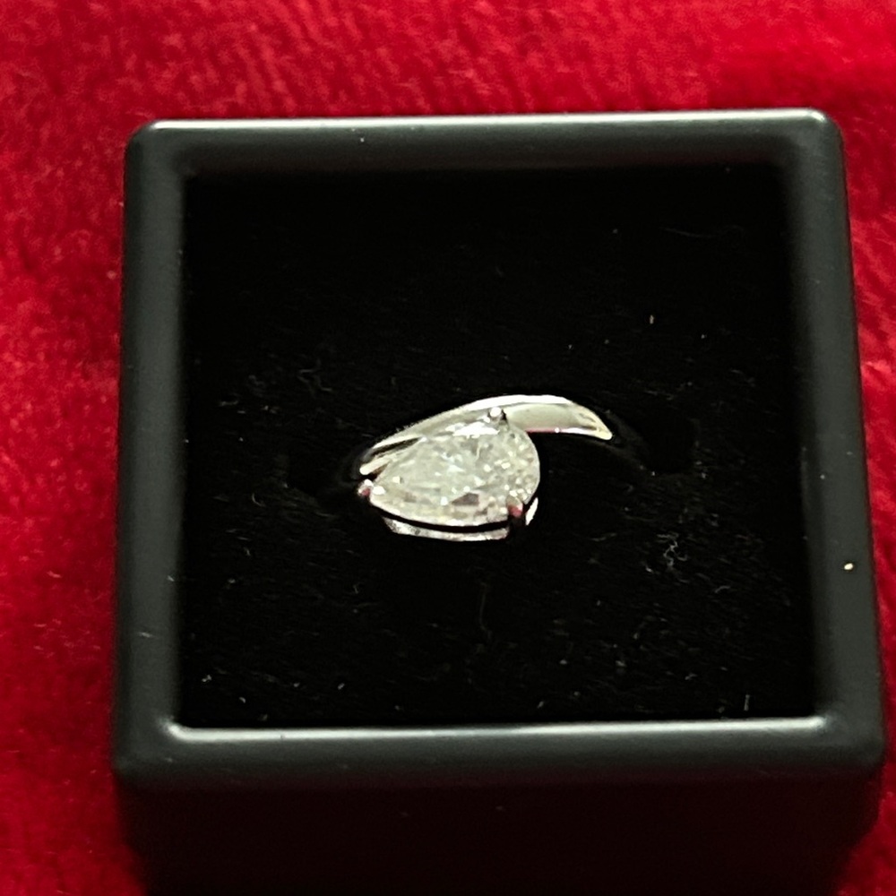 Moissanite Diamond pear shape‎ solid Silver Women's Ring size 6
